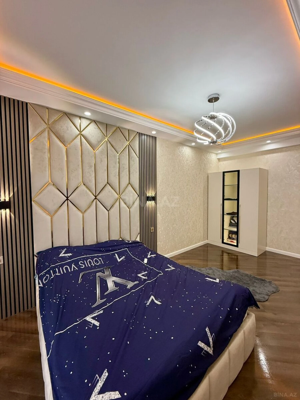 Satılır 2 otaqlı mənzil 72 m²