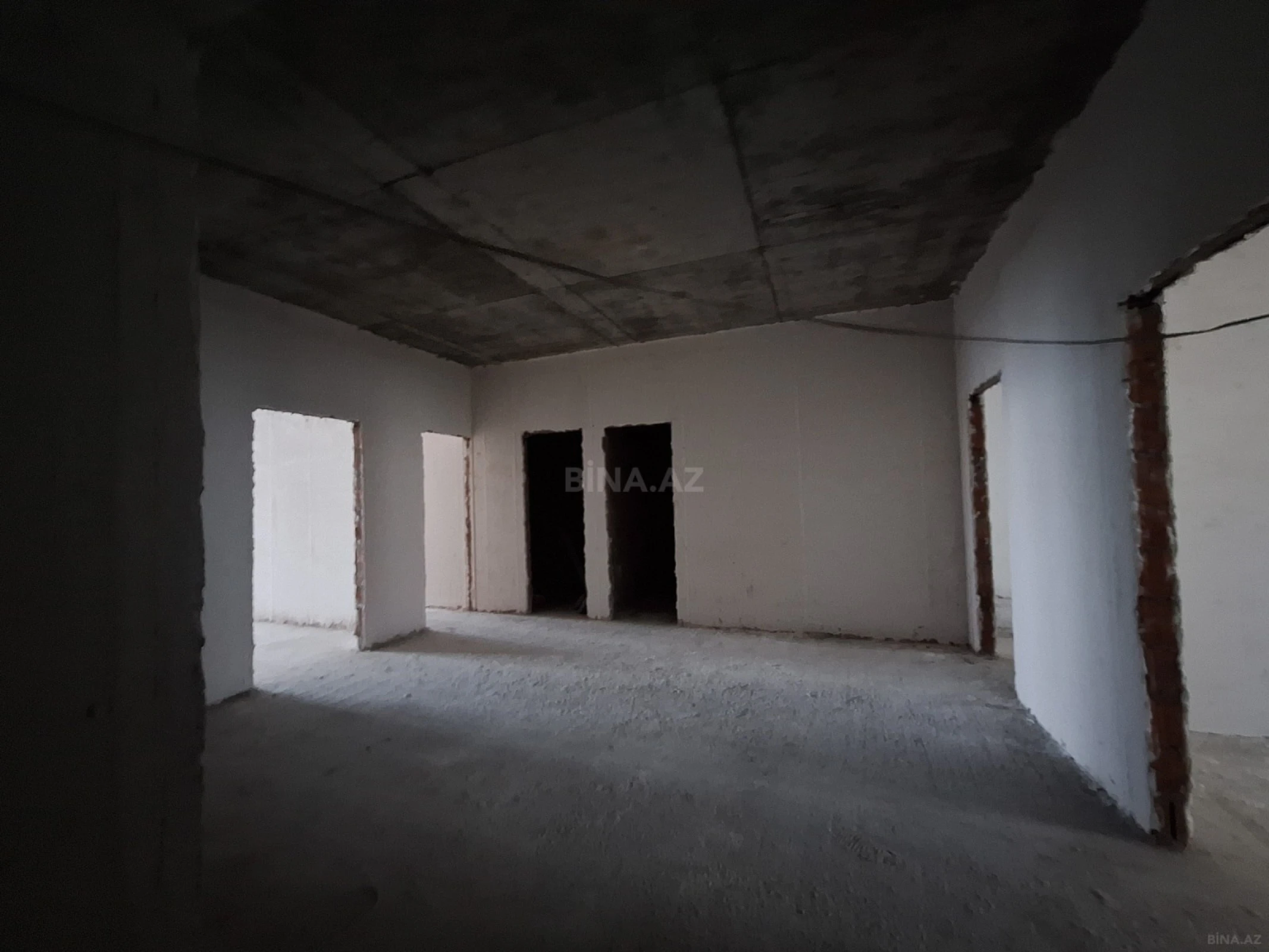 Satılır 3 otaqlı mənzil 167 m²