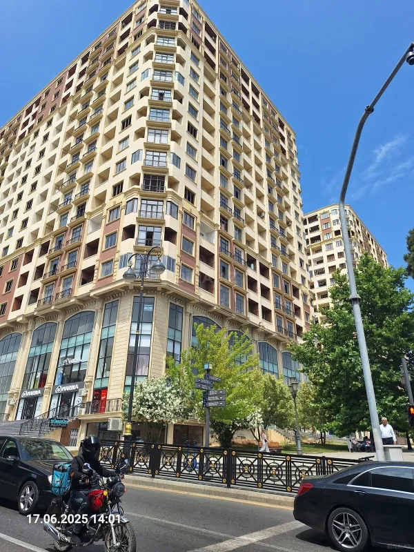 Satılır 3 otaqlı mənzil 167 m²