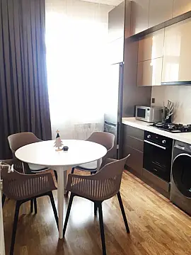 Satılır 2 otaqlı mənzil 61 m²