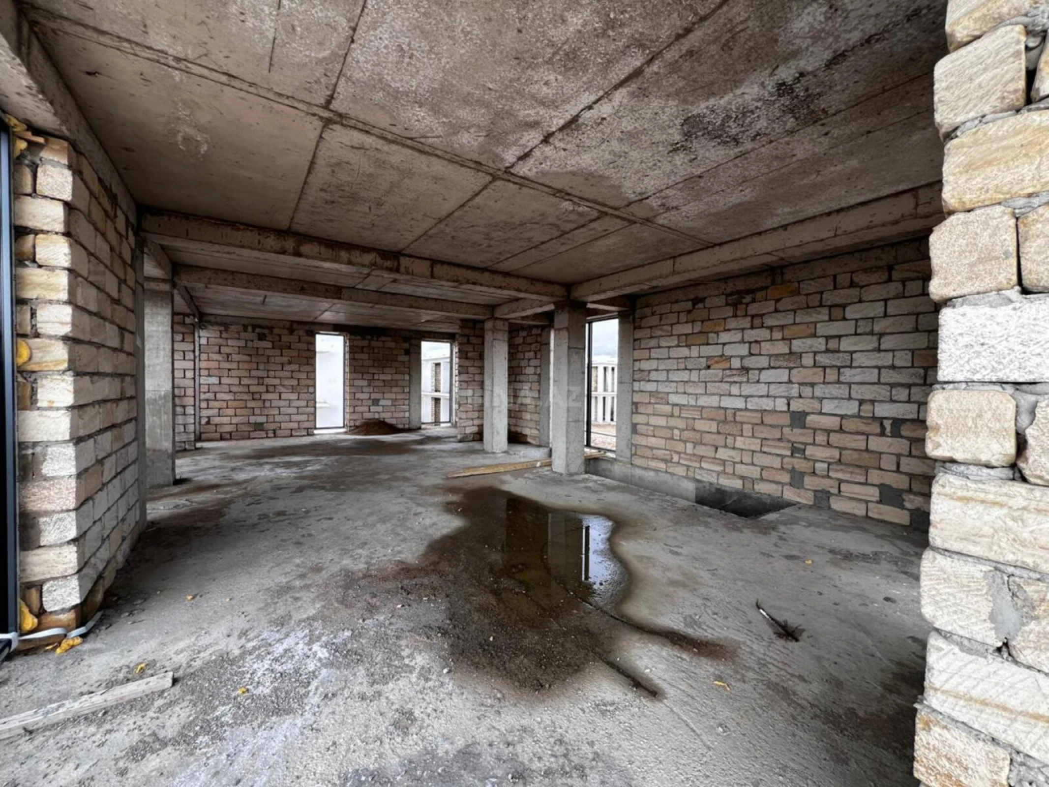 Satılır 5 otaqlı həyət evi 300 m²