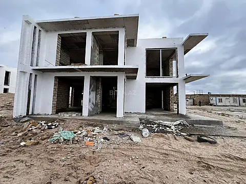 Satılır 5 otaqlı həyət evi 300 m²