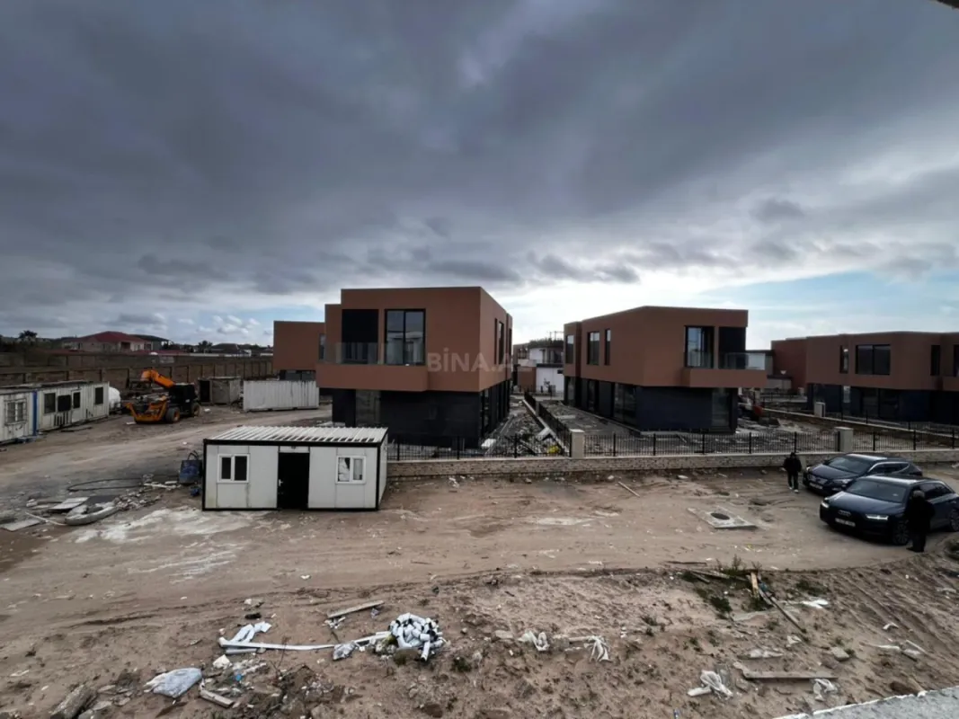 Satılır 5 otaqlı həyət evi 300 m²