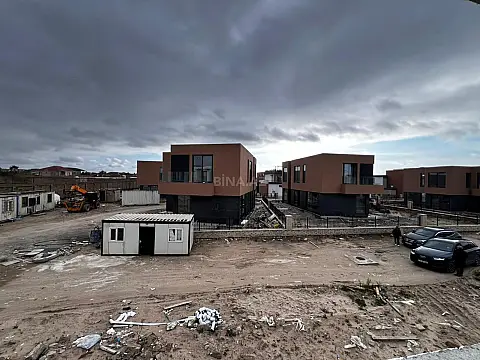 Satılır 5 otaqlı həyət evi 300 m²