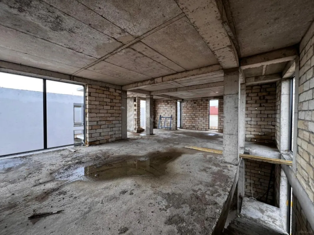 Satılır 5 otaqlı həyət evi 300 m²