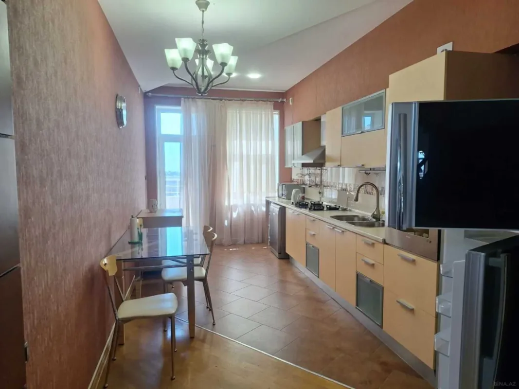 Kirayə verilir 4 otaqlı mənzil 360 m²