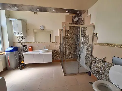 Kirayə verilir 4 otaqlı mənzil 360 m²