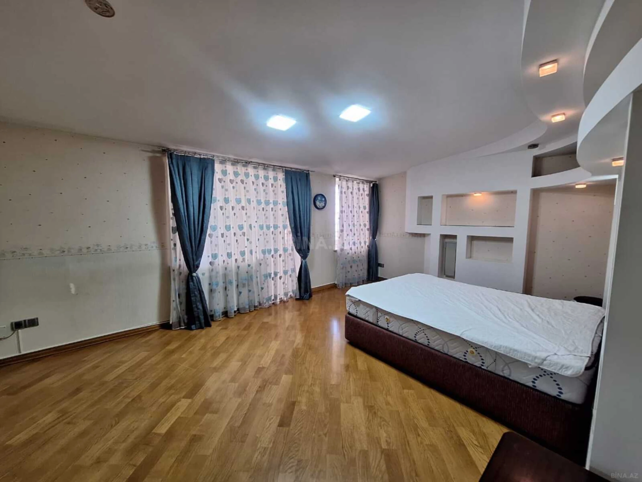 Kirayə verilir 4 otaqlı mənzil 360 m²