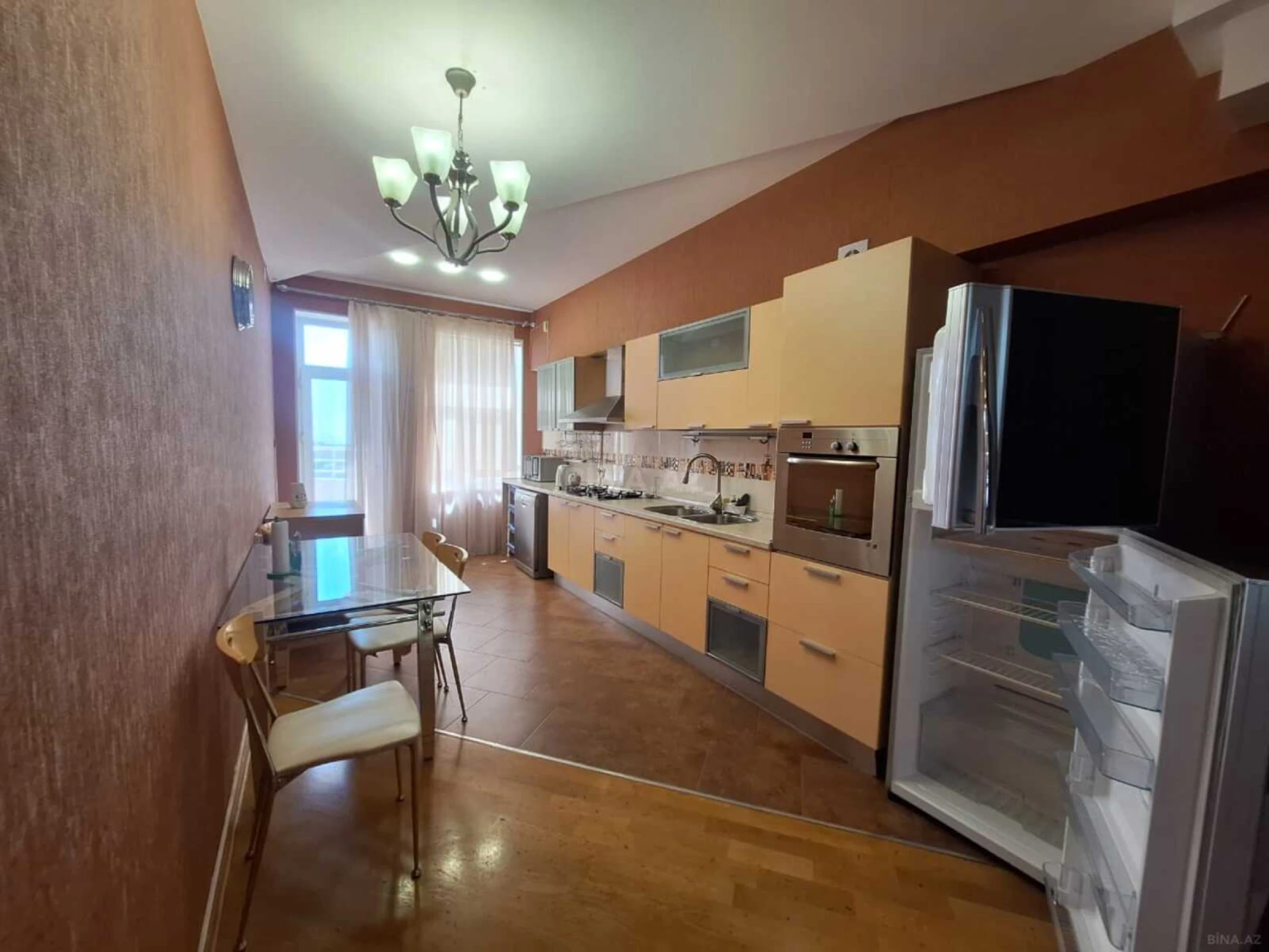 Kirayə verilir 4 otaqlı mənzil 360 m²