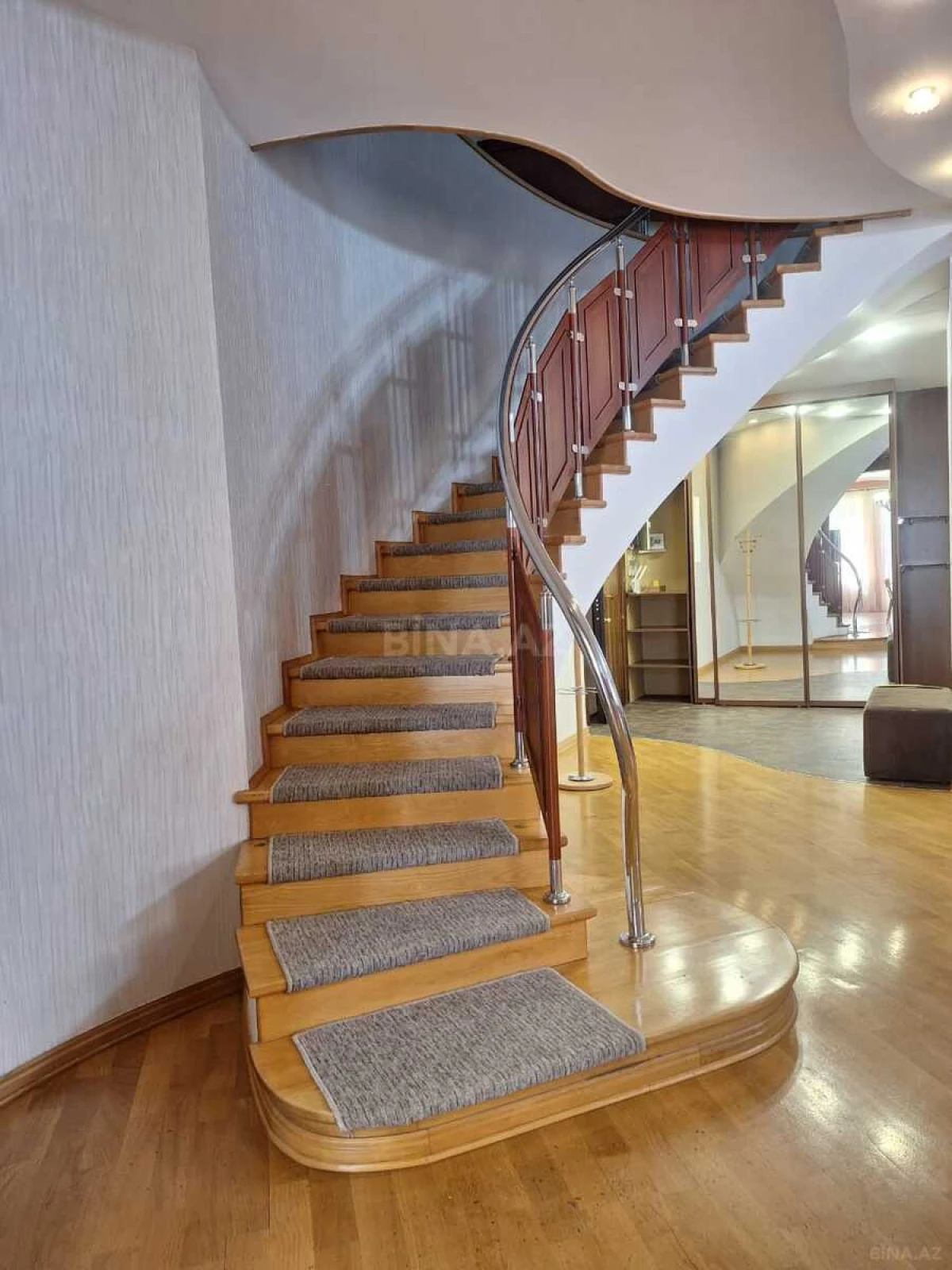 Kirayə verilir 4 otaqlı mənzil 360 m²