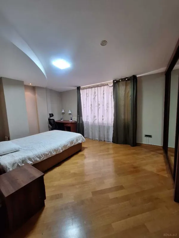 Kirayə verilir 4 otaqlı mənzil 360 m²