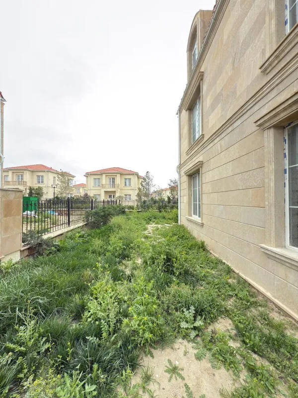 Satılır 7 otaqlı həyət evi 345 m²