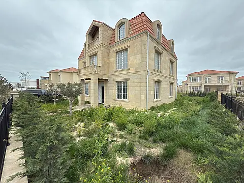 Satılır 7 otaqlı həyət evi 345 m²