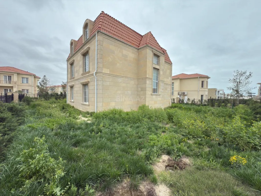 Satılır 7 otaqlı həyət evi 345 m²