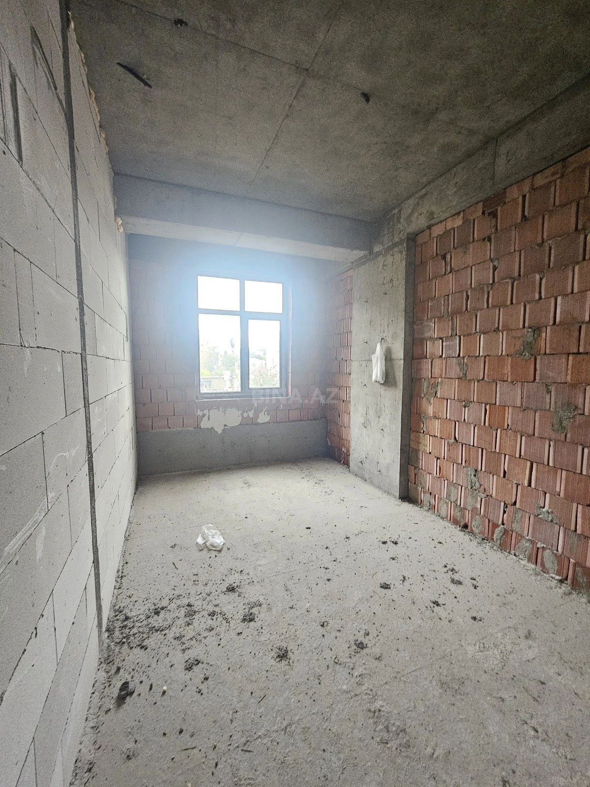 Satılır 2 otaqlı mənzil 82 m²