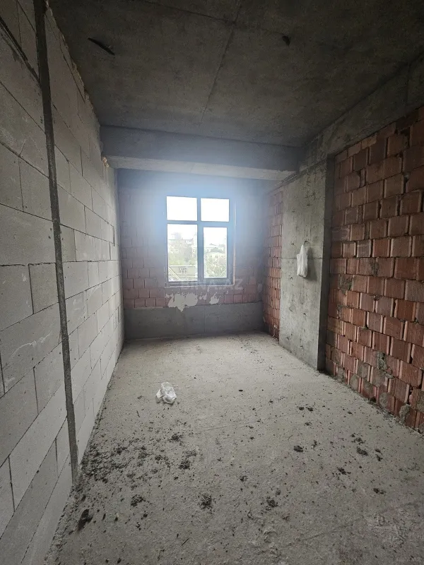 Satılır 2 otaqlı mənzil 82 m²