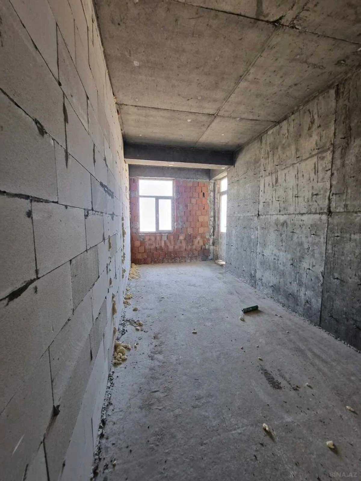 Satılır 2 otaqlı mənzil 82 m²