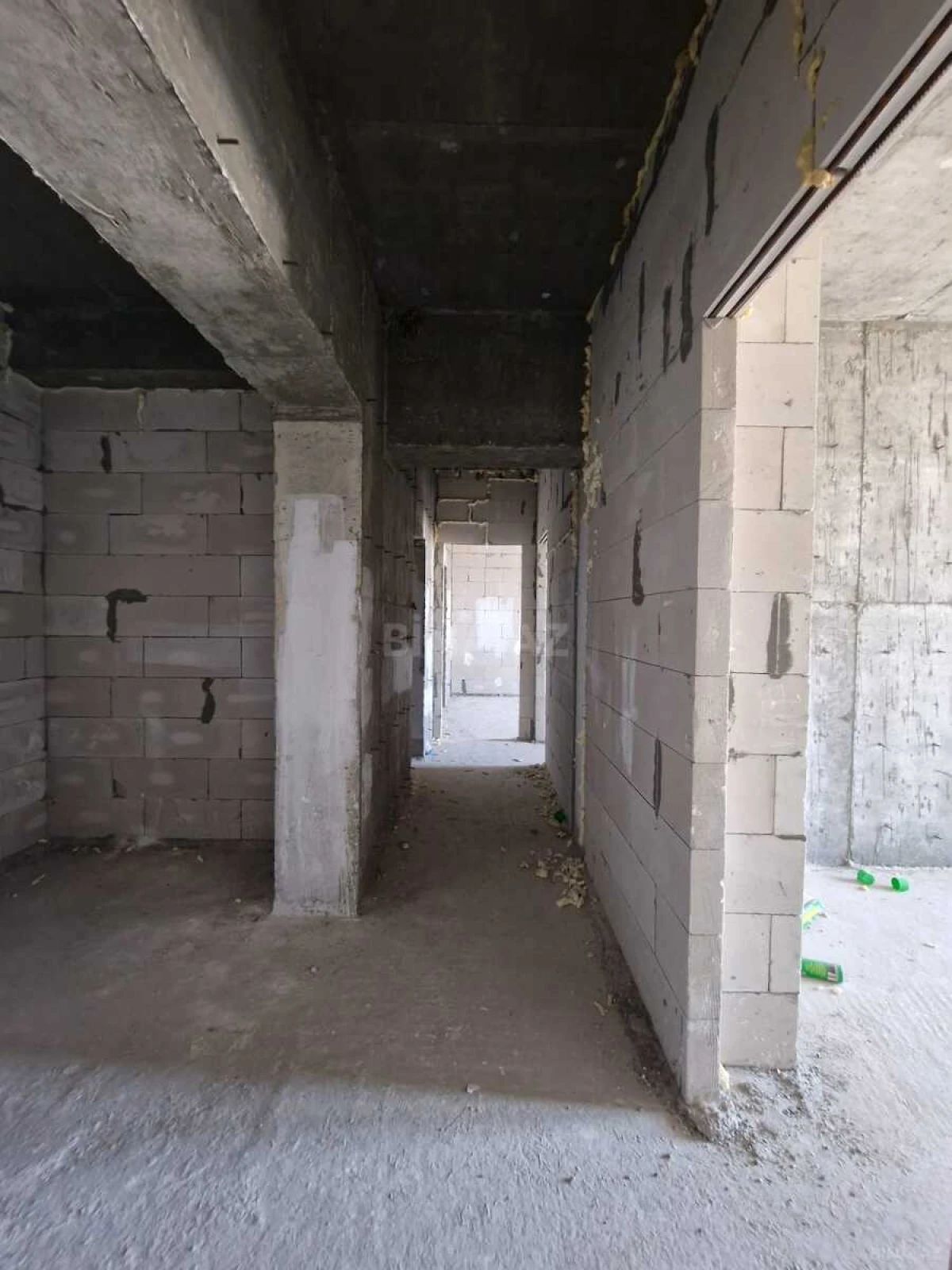 Satılır 2 otaqlı mənzil 82 m²