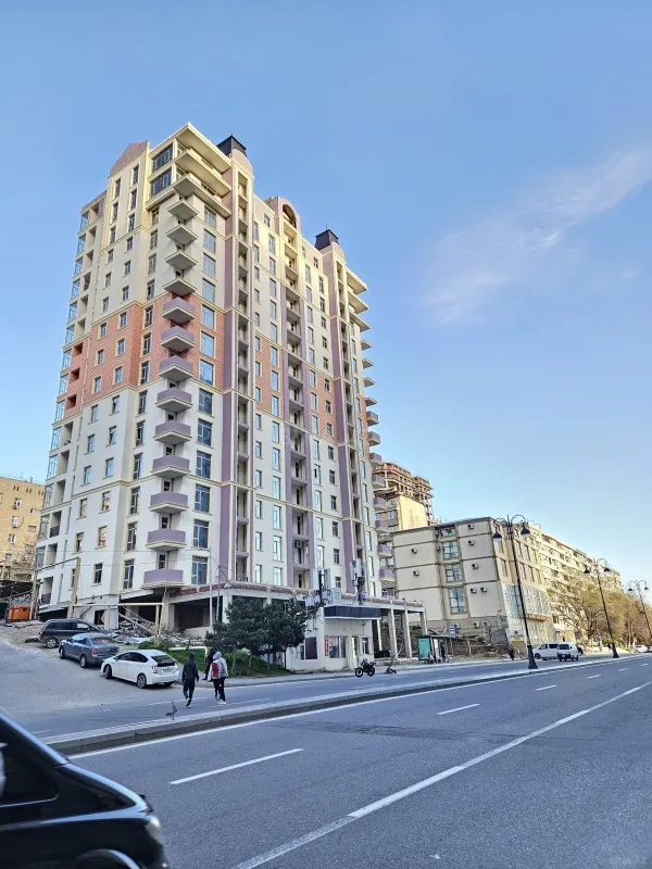 Satılır 2 otaqlı mənzil 82 m²