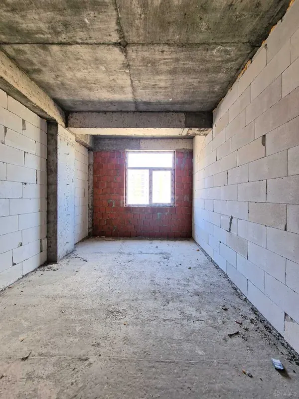 Satılır 2 otaqlı mənzil 82 m²