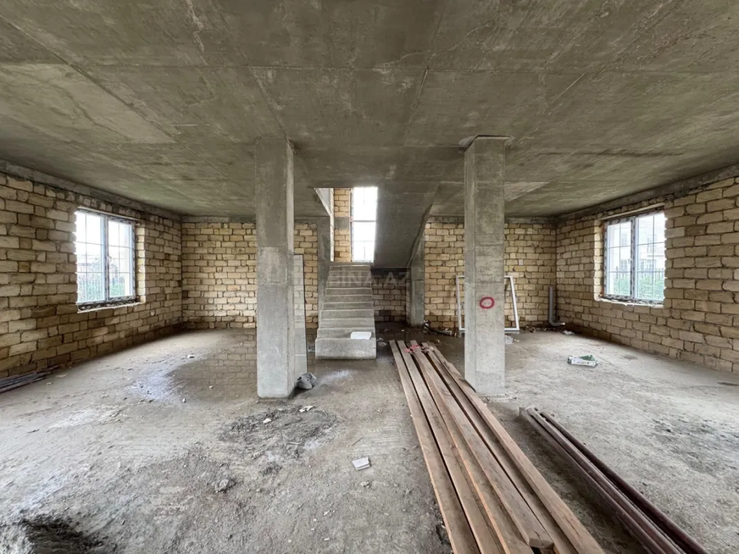 Satılır 8 otaqlı həyət evi 360 m²