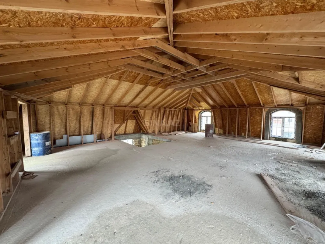 Satılır 8 otaqlı həyət evi 360 m²