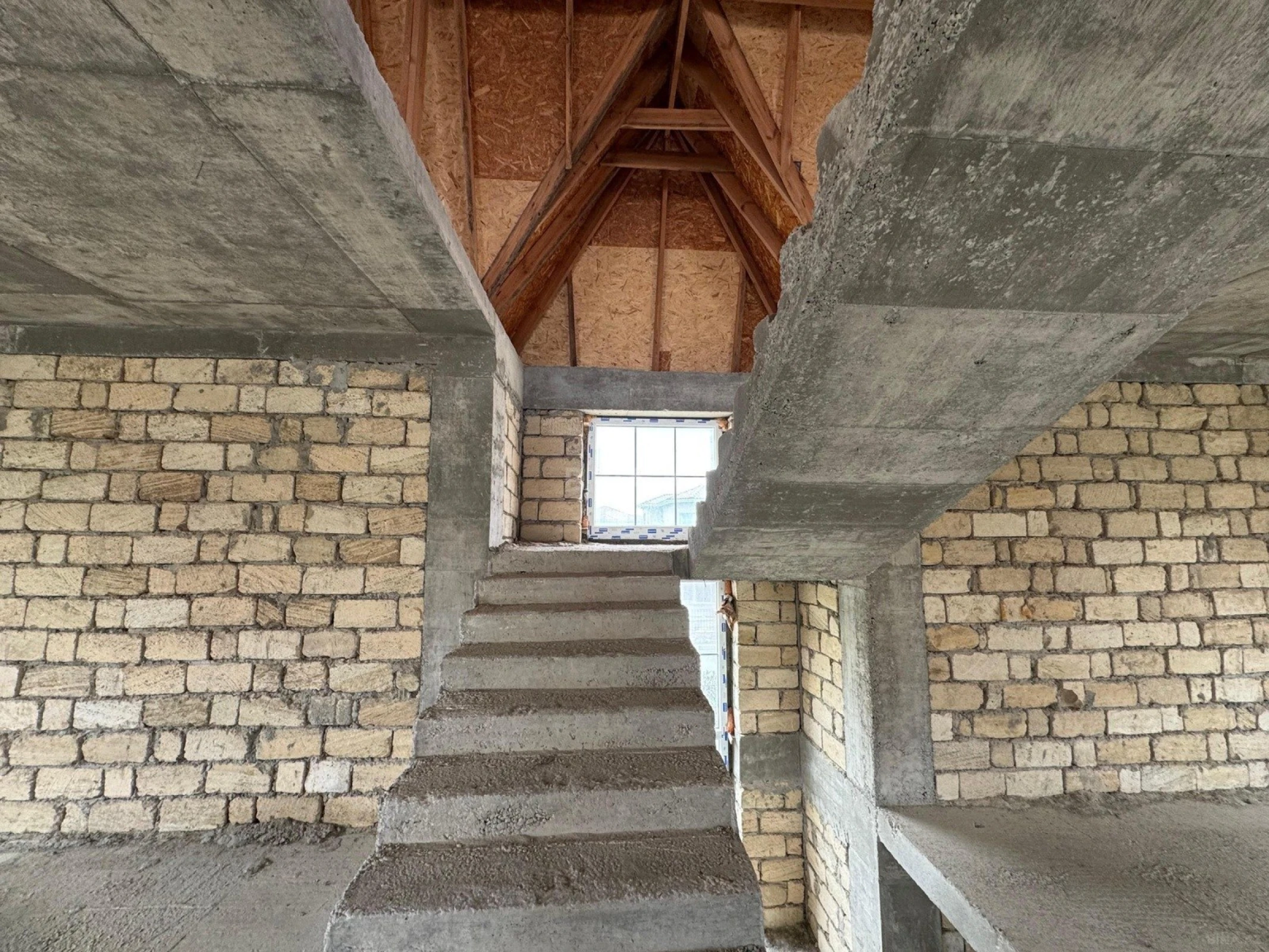 Satılır 8 otaqlı həyət evi 360 m²