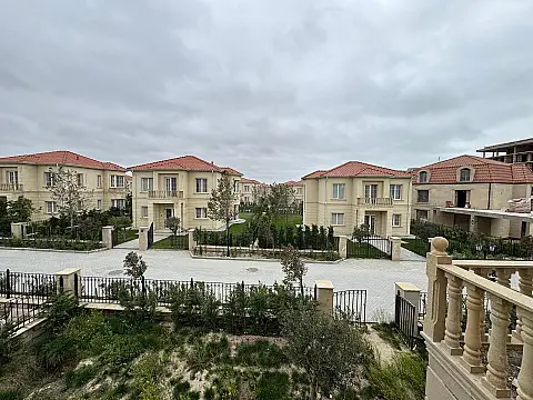 Satılır 8 otaqlı həyət evi 360 m²