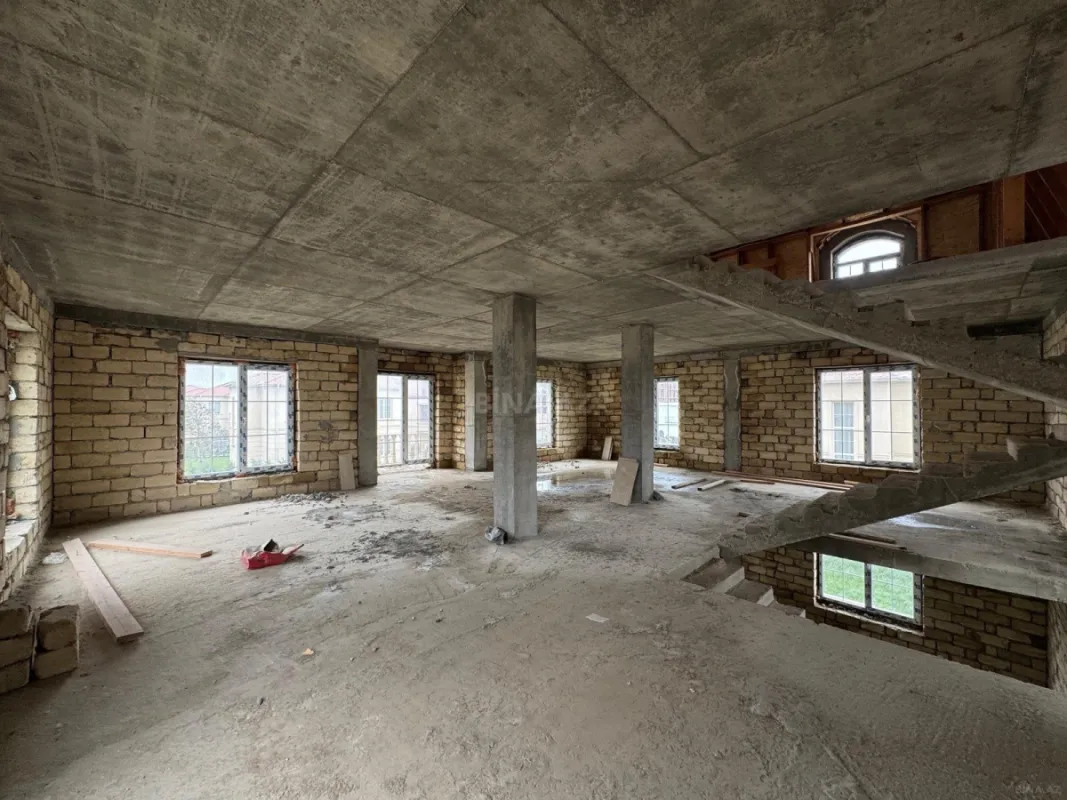 Satılır 8 otaqlı həyət evi 360 m²