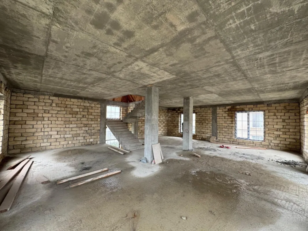 Satılır 8 otaqlı həyət evi 360 m²