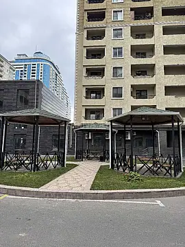 Satılır 2 otaqlı mənzil 100 m²