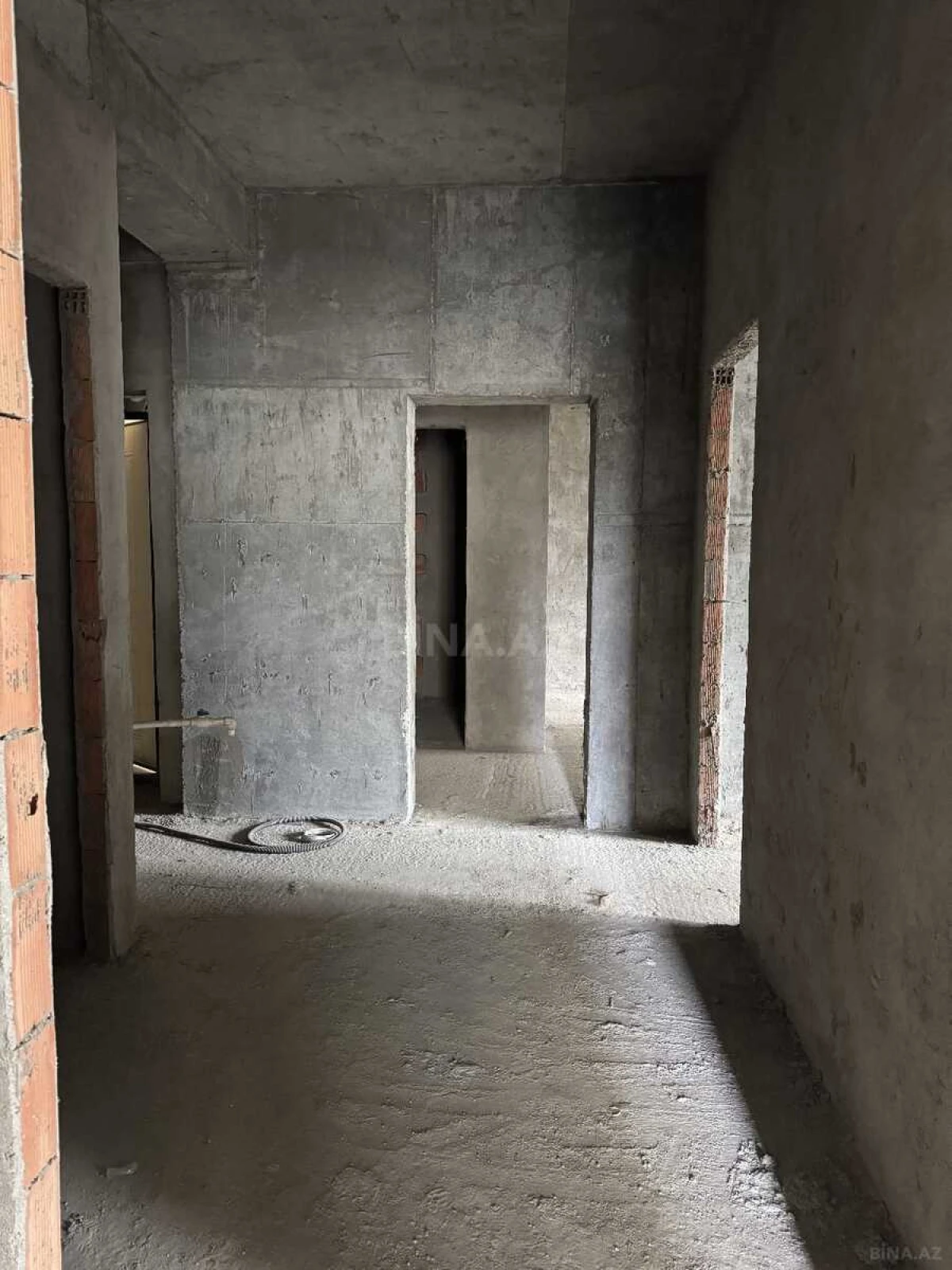 Satılır 2 otaqlı mənzil 100 m²