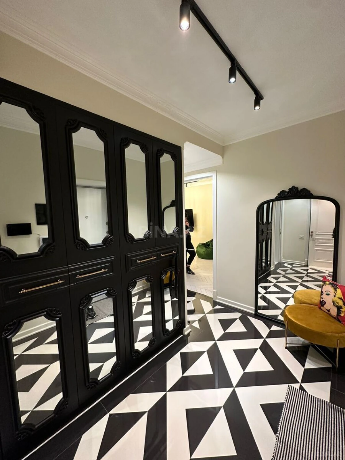 Kirayə verilir 3 otaqlı mənzil 95 m²