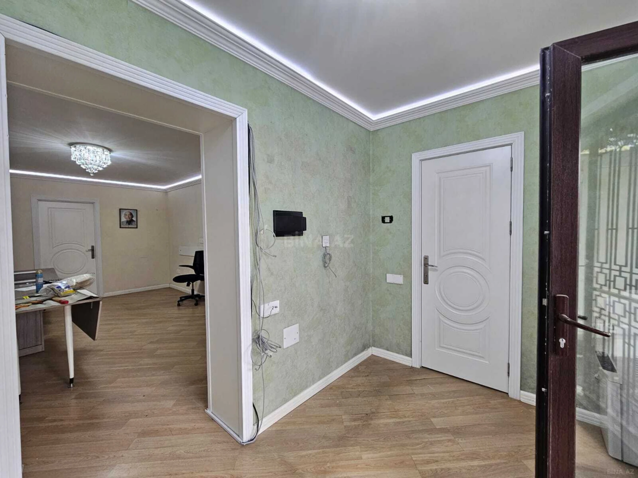 Satılır 4 otaqlı ofis 80 m²