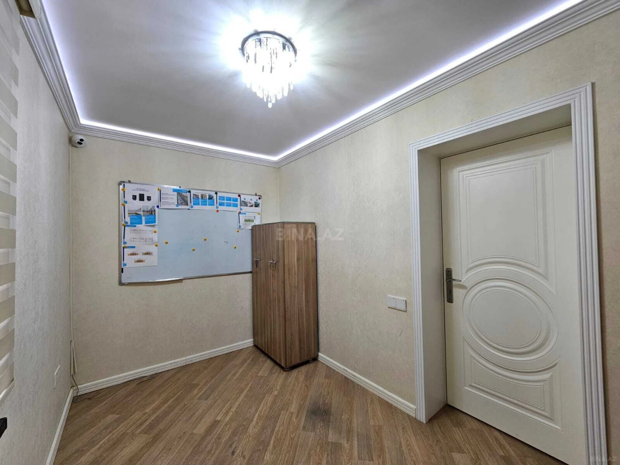 Satılır 4 otaqlı ofis 80 m²