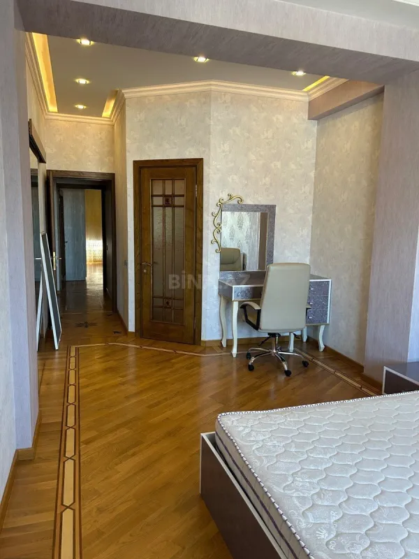 Satılır 3 otaqlı mənzil 145 m²