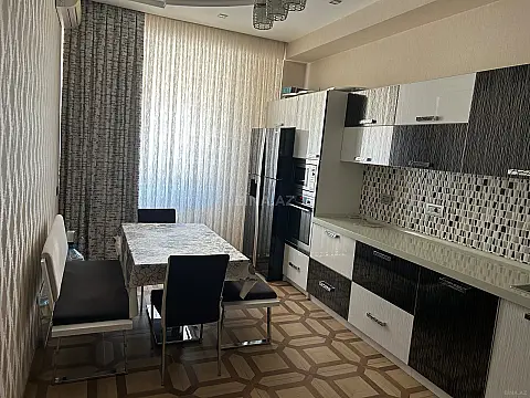 Satılır 3 otaqlı mənzil 145 m²
