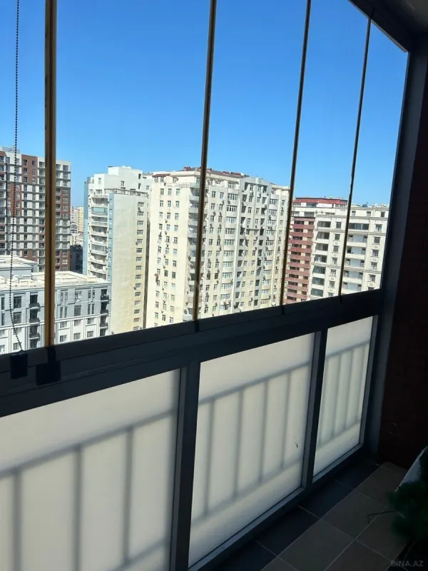 Satılır 3 otaqlı mənzil 145 m²