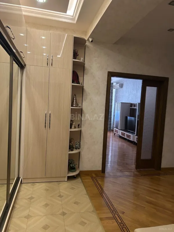 Satılır 3 otaqlı mənzil 145 m²