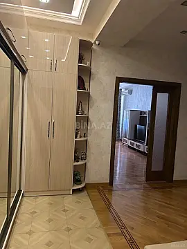 Satılır 3 otaqlı mənzil 145 m²