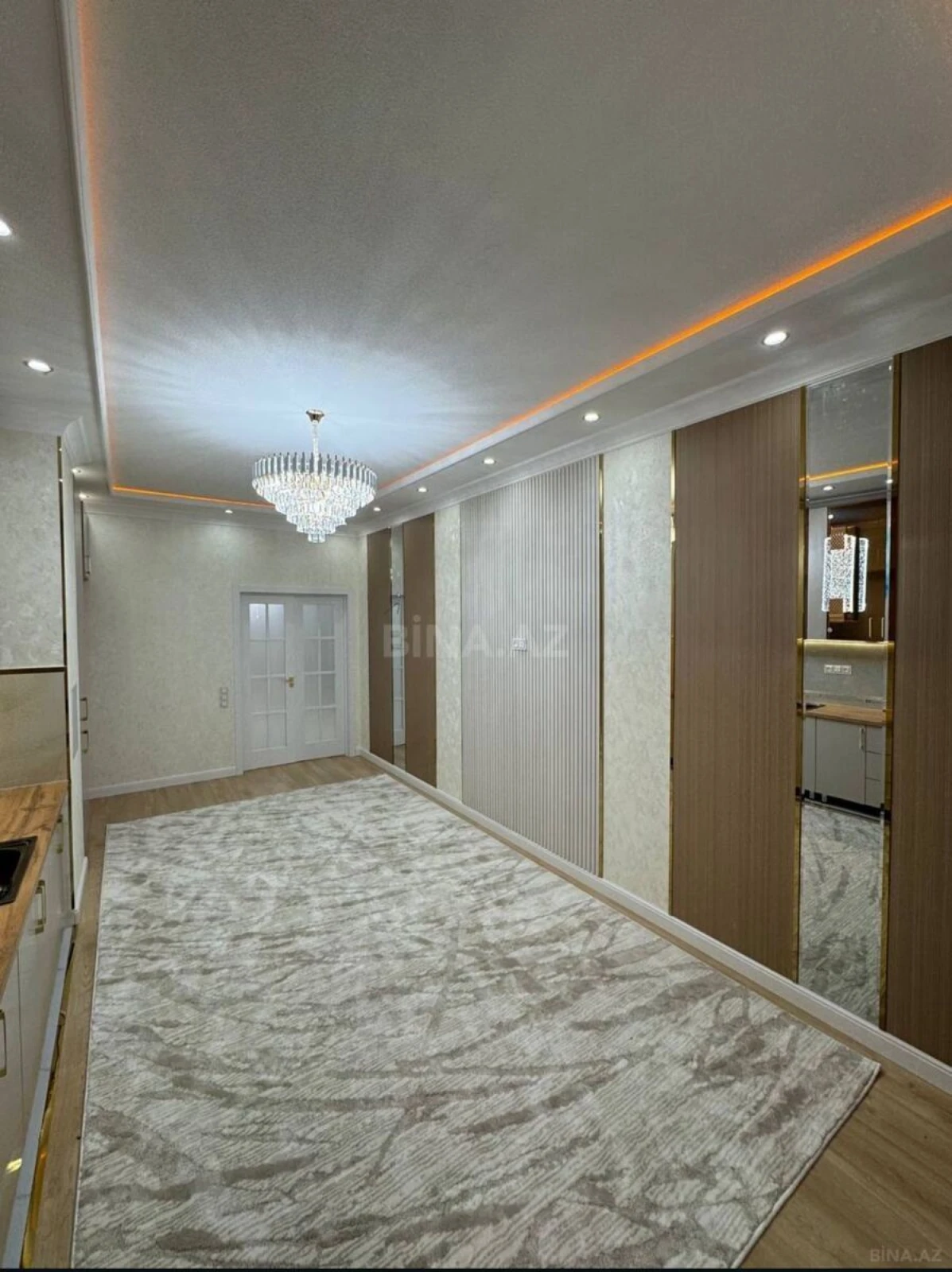 Kirayə verilir 4 otaqlı mənzil 150 m²