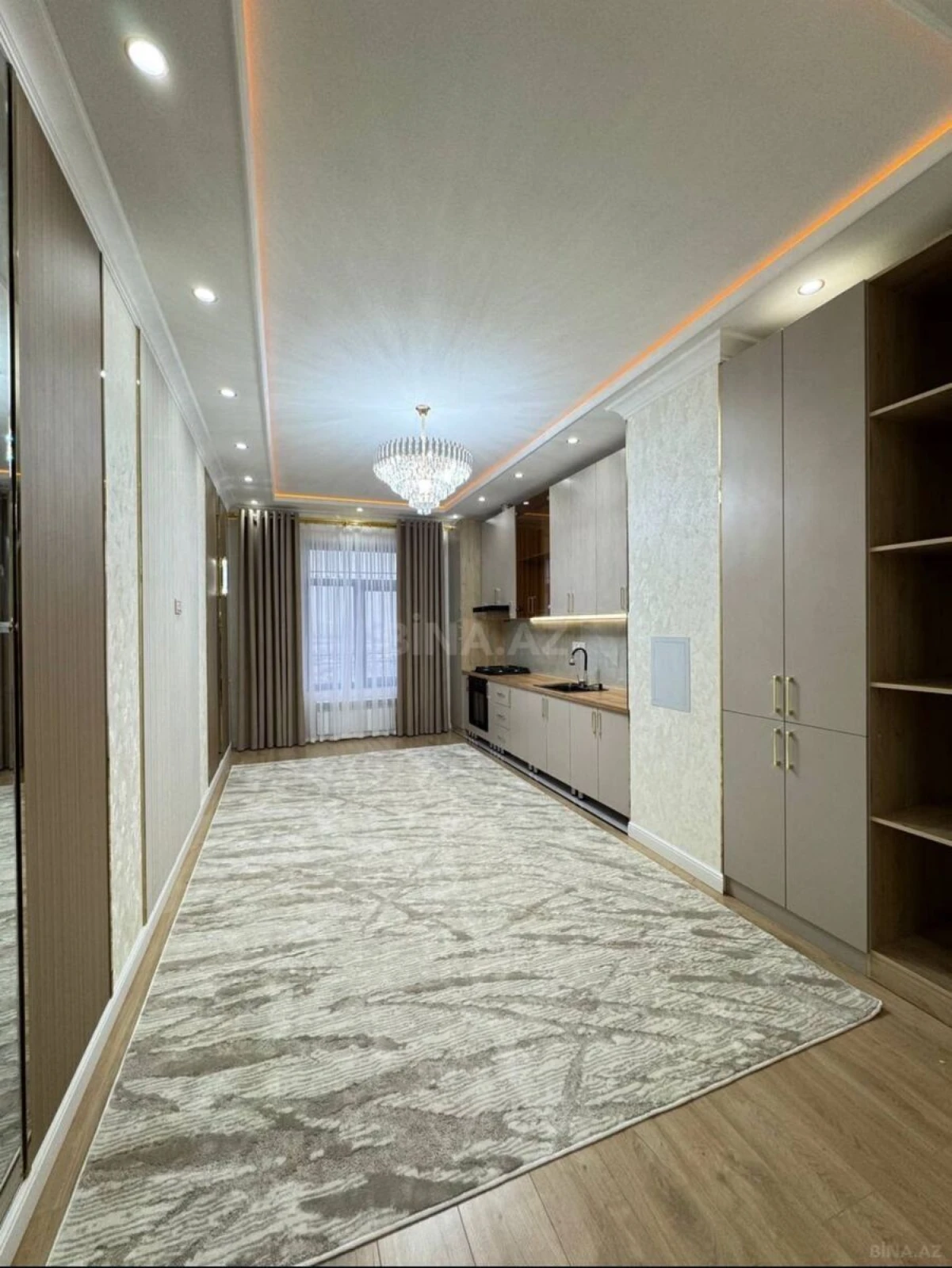 Kirayə verilir 4 otaqlı mənzil 150 m²