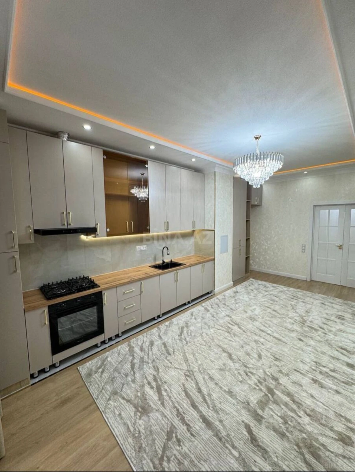 Kirayə verilir 4 otaqlı mənzil 150 m²
