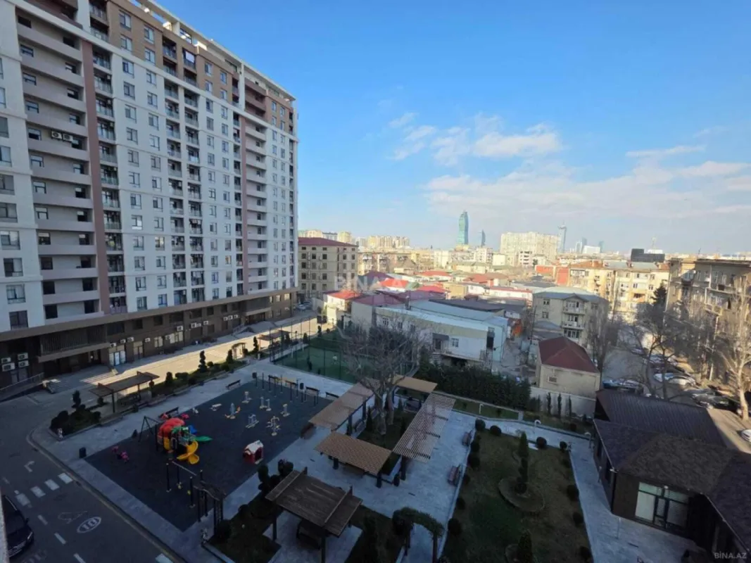 Satılır 3 otaqlı mənzil 132 m²