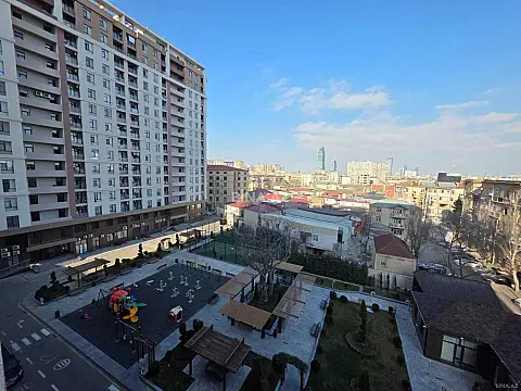 Satılır 3 otaqlı mənzil 132 m²