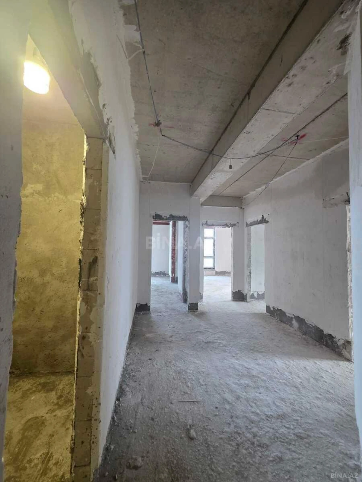 Satılır 3 otaqlı mənzil 132 m²