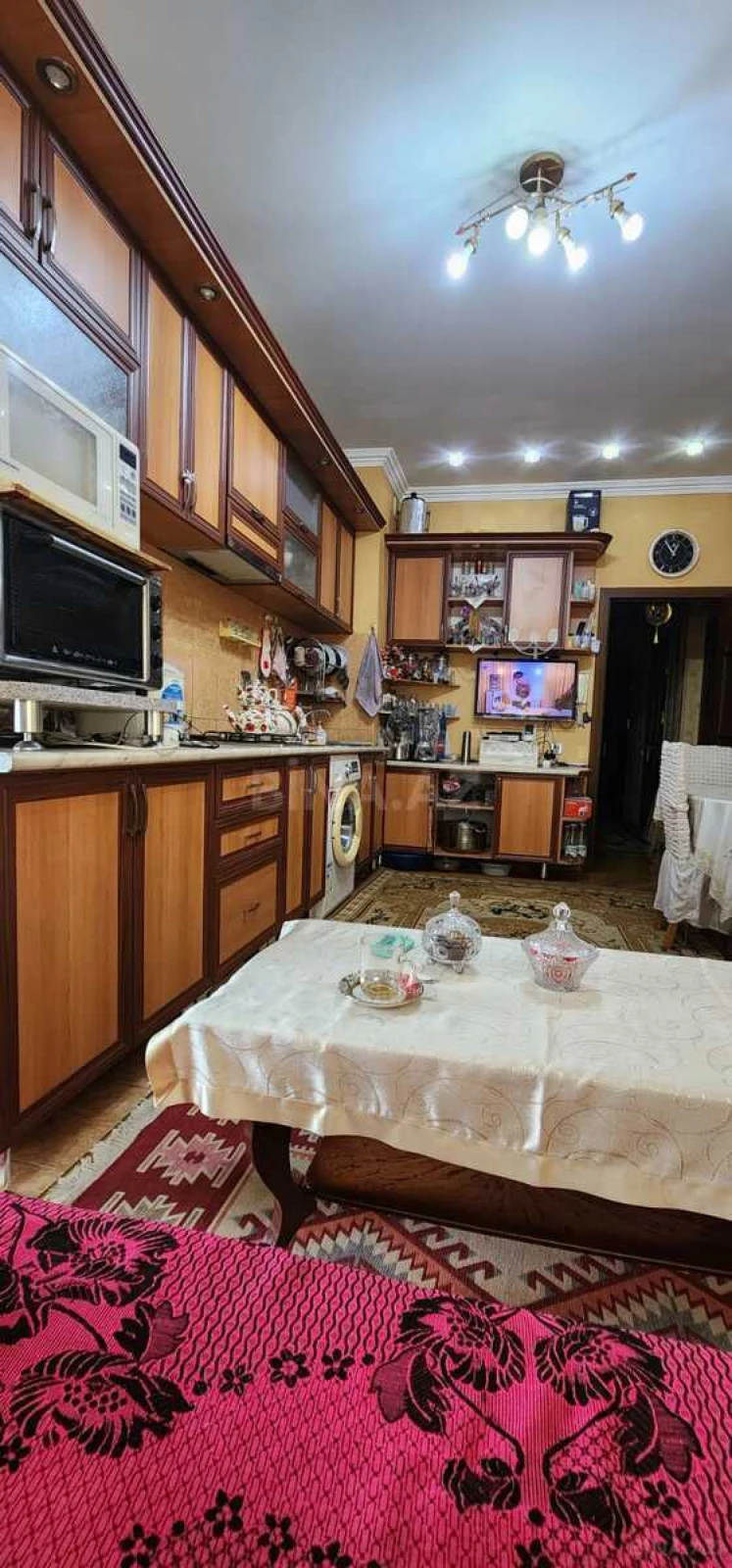 Kirayə verilir 3 otaqlı mənzil 124 m²