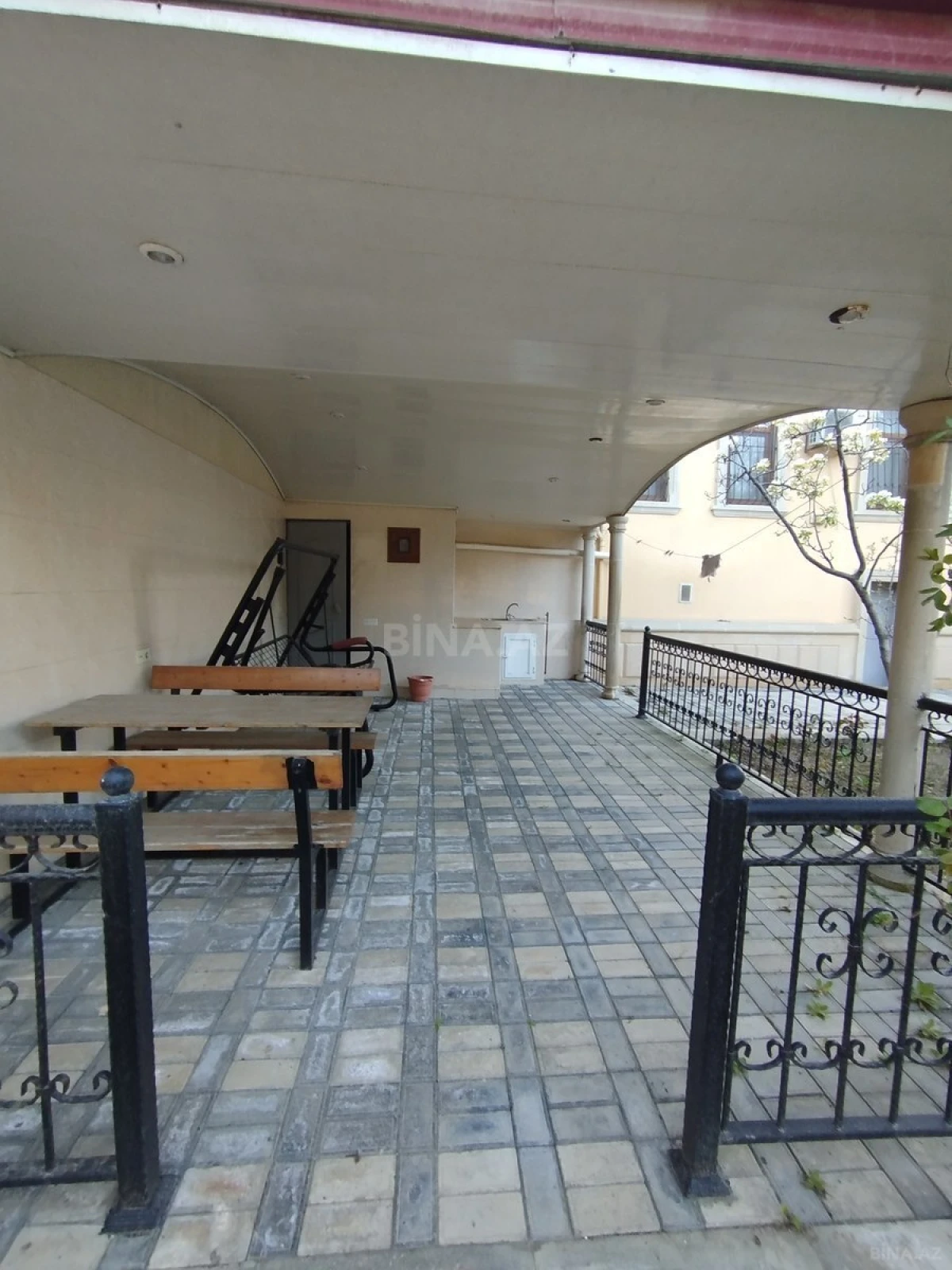 Satılır 5 otaqlı həyət evi 200 m²
