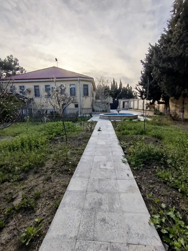 Satılır 5 otaqlı həyət evi 200 m²