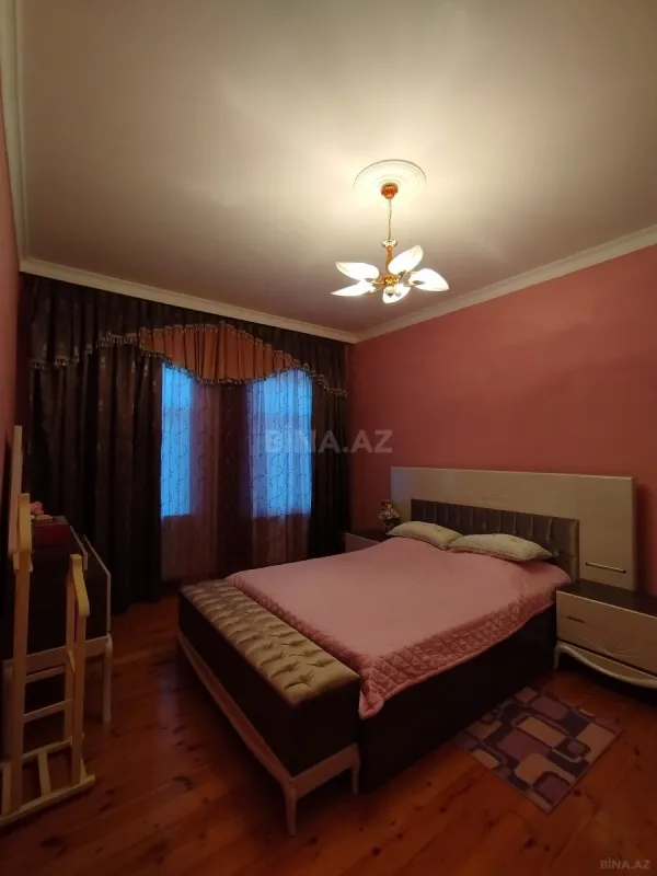 Satılır 5 otaqlı həyət evi 200 m²